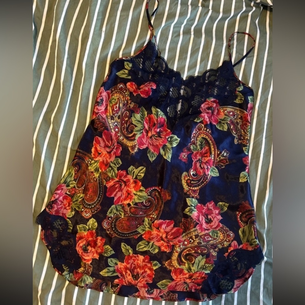 Silky Slinky Nightie | Beautiful Paisley & Flowers | Navy Lace